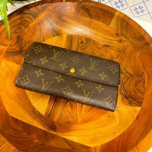 Authentic Vintage Louis Vuitton Monogram Sarah long Wallet